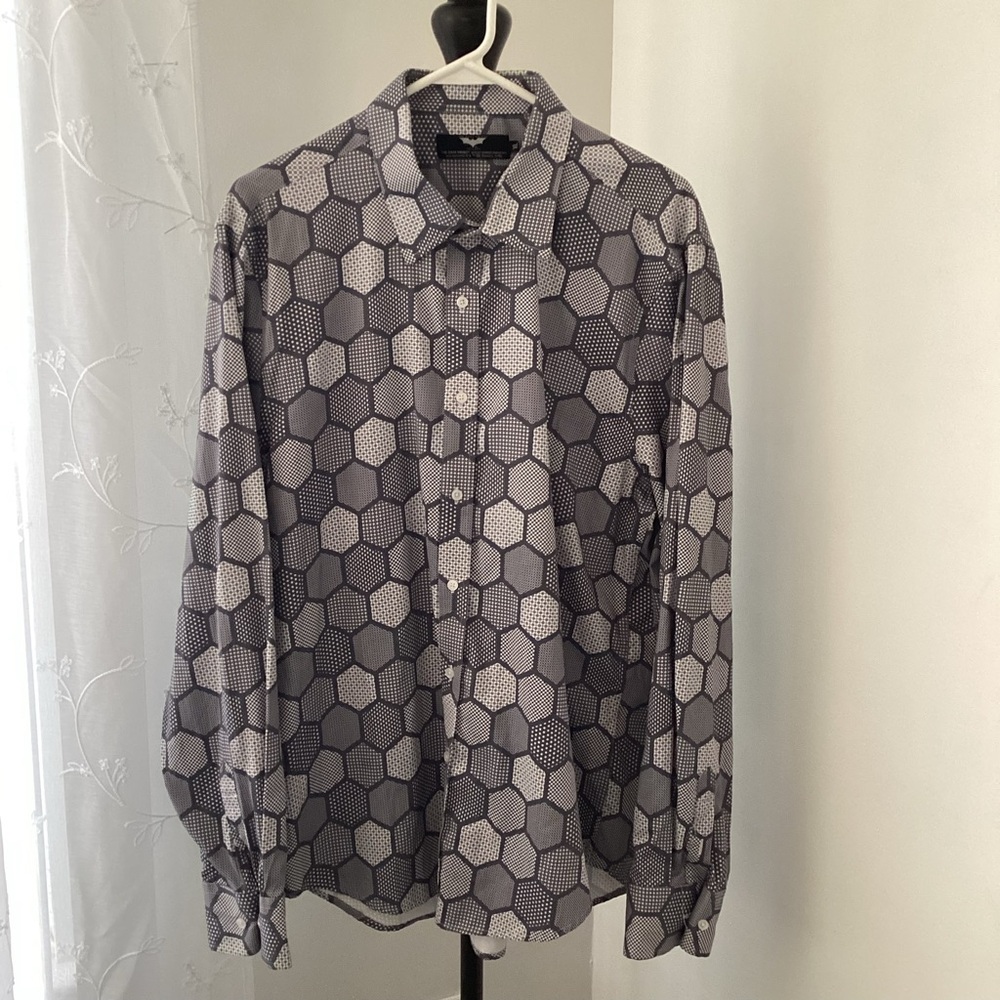 Men's Casual Button-Down Shirt in Grey Hexagon Print